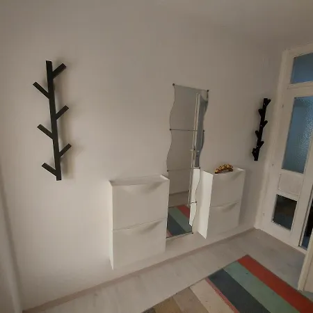 Apartment Mona *