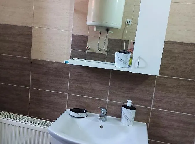 Mona Апартаменти *